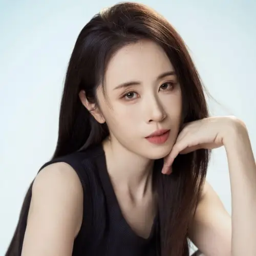 鞠依纳演的短剧