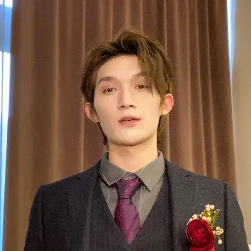 梁继镭演的短剧