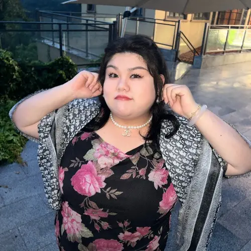 肉多多演的短剧