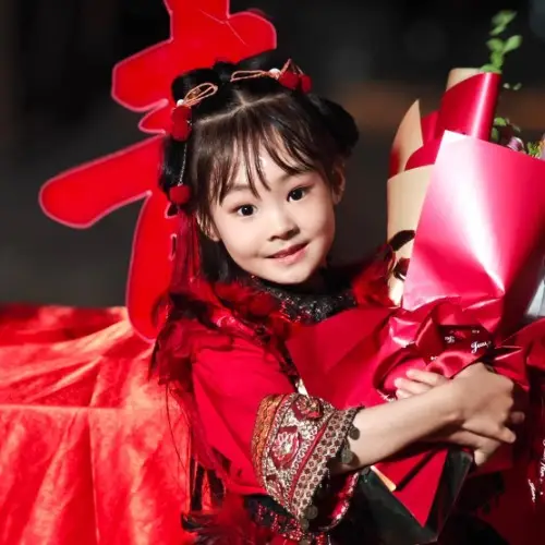 康嘉怡演的短剧