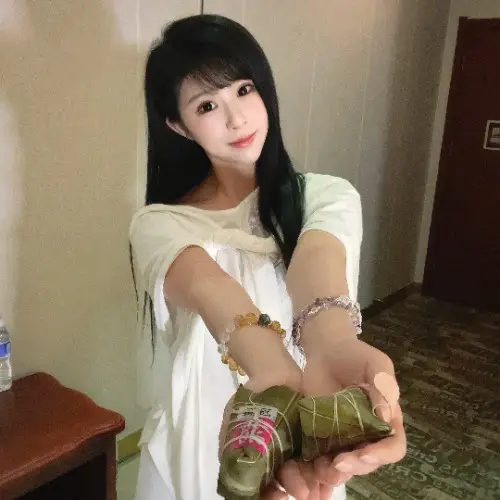 颜颜妮酱演的短剧