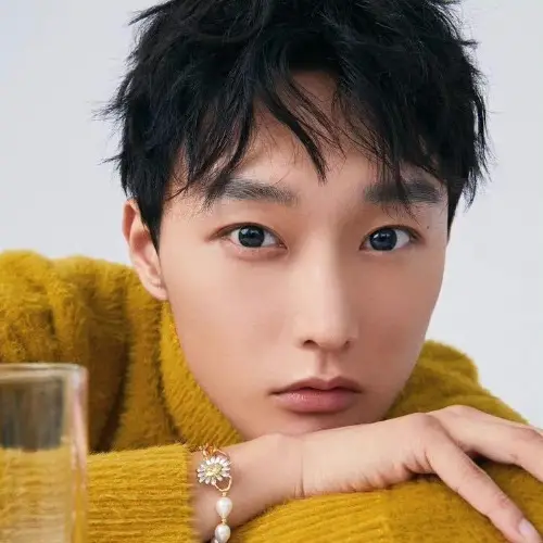 李卓扬演的短剧