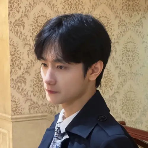 俞秉辰演的短剧