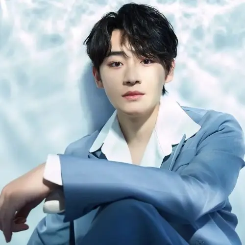 李君扬演的短剧